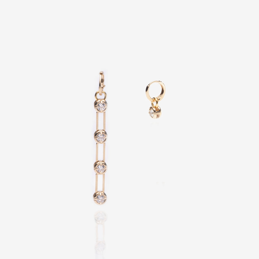 boucle d’oreille femme, boucle d’oreille dorée, boucle d’oreille strass, boucle d’oreille asymétrique, bijou fantaisie femme de qualité, bijoux plaqué or, bijoux haut de gamme, bijoux créateurs paris, bijoux femme tendance, bijou doré et strass