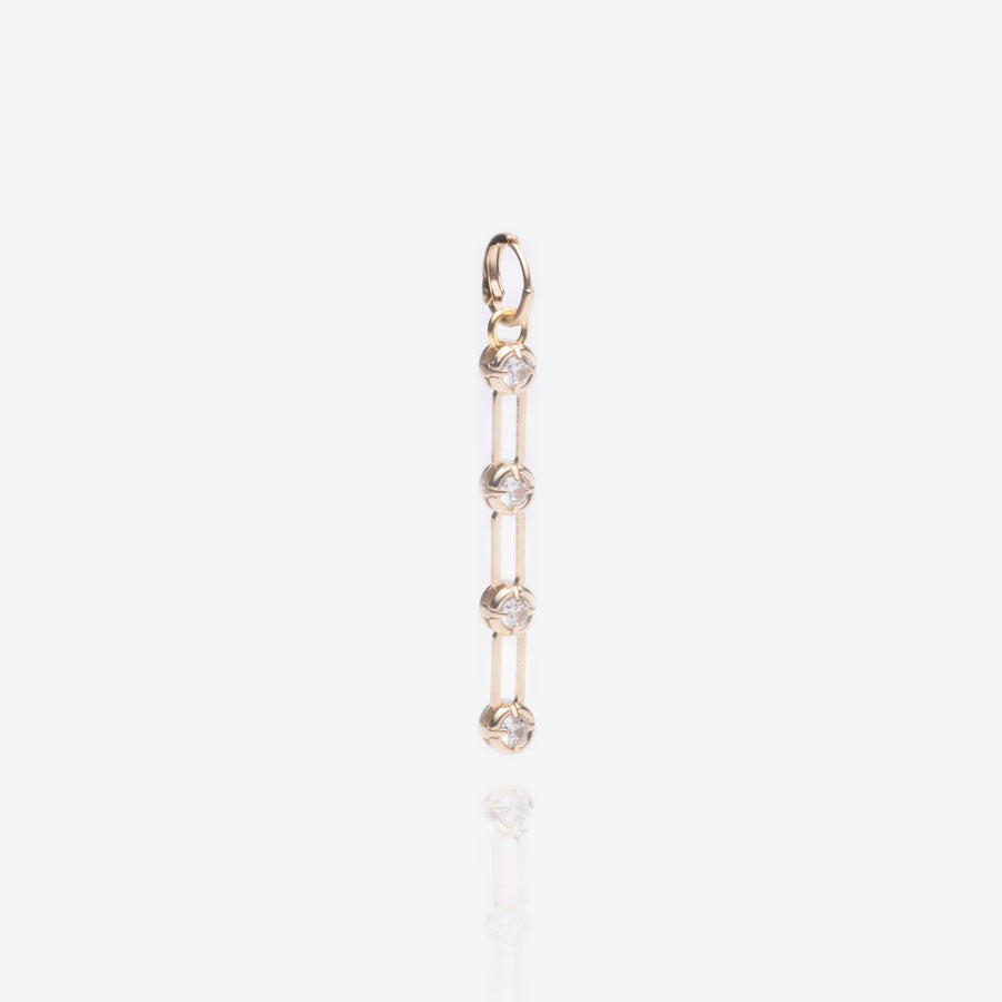 boucle d’oreille femme, boucle d’oreille dorée, boucle d’oreille strass, boucle d’oreille asymétrique, bijou fantaisie femme de qualité, bijoux plaqué or, bijoux haut de gamme, bijoux créateurs paris, bijoux femme tendance, bijou doré et strass