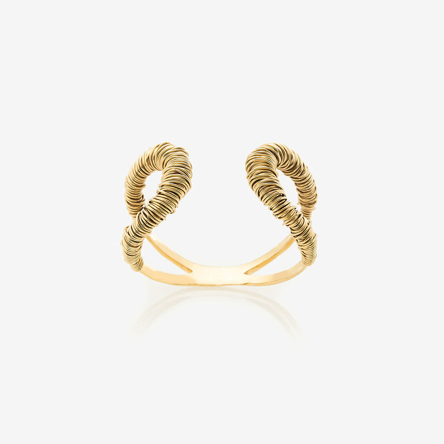 Manchette dorée en fil enroulé réalisée en pièce unique. Bijou créateur et tendance pour femmes 