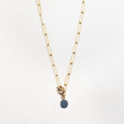 collier femme, collier chaîne dorée, bijou fantaisie femme de qualité, bijoux plaqué or, bijoux haut de gamme, bijoux créateurs paris, bijoux femme tendance, collier doré, pierres. Semi-précieuse, lapis lazuli