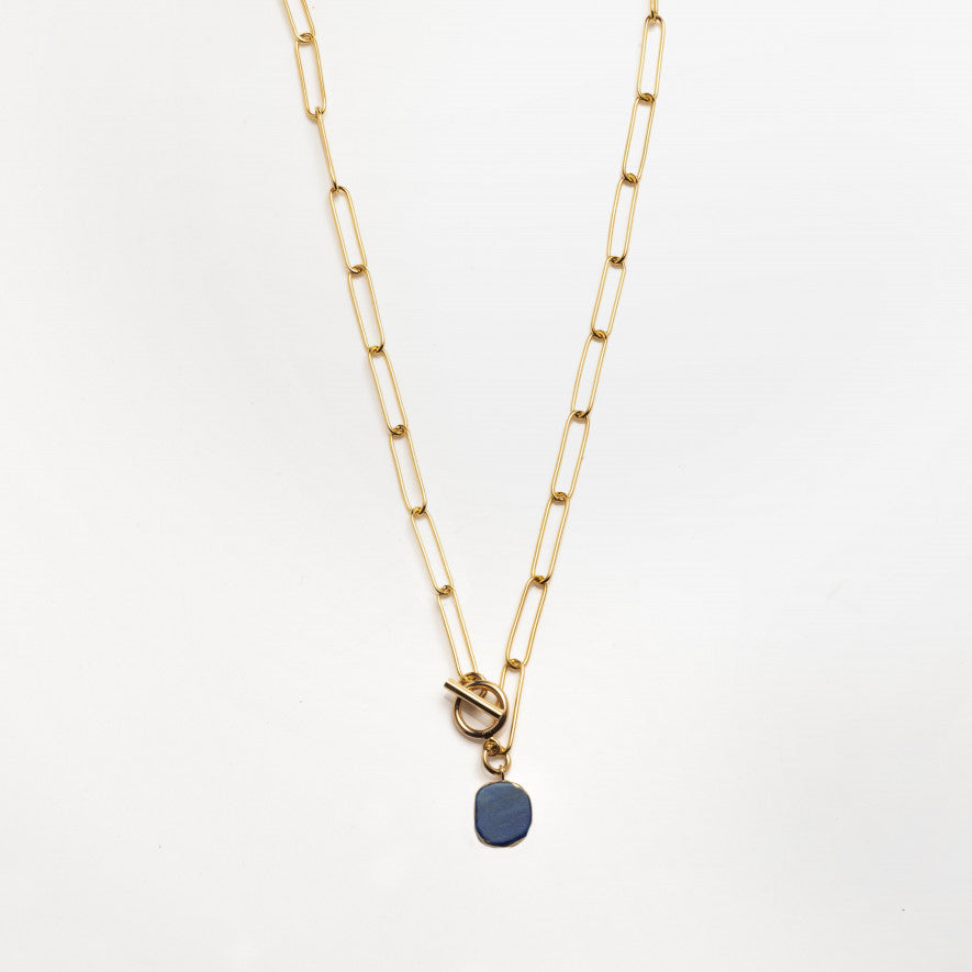 collier femme, collier chaîne dorée, bijou fantaisie femme de qualité, bijoux plaqué or, bijoux haut de gamme, bijoux créateurs paris, bijoux femme tendance, collier doré, pierres. Semi-précieuse, lapis lazuli